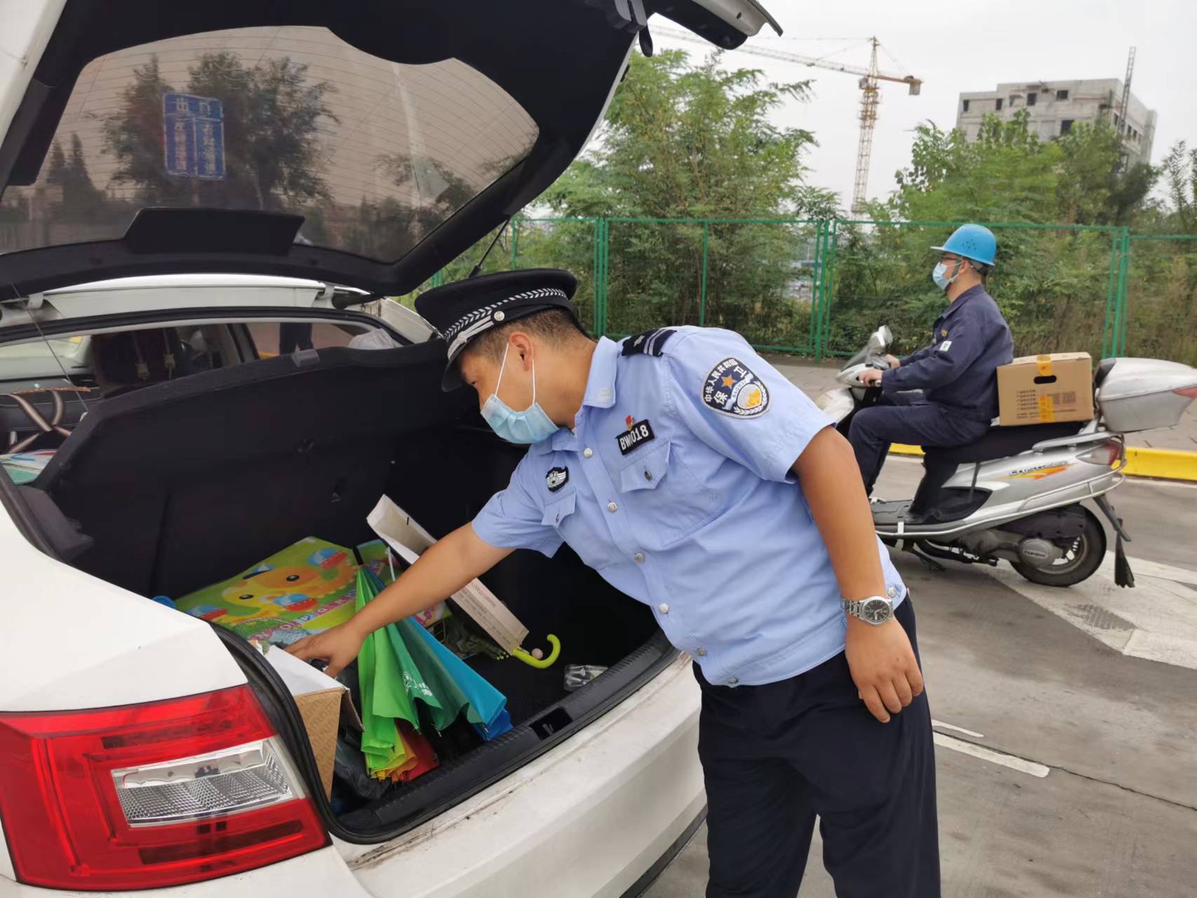 永葆初心不褪色，無私奉獻敢擔當